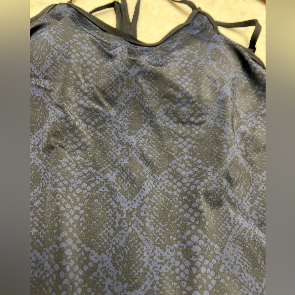 Athleta Bra Cup Blousy Tankini swim top, 34B 34C. Navy Blue & black snake print.